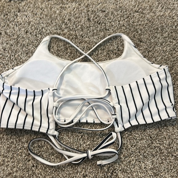 Shein Woman’s Swimsuit Top Black and White Striped Size M - Picture 2 of 2